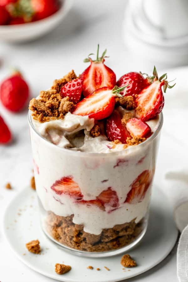 Strawberry Cheesecake Overnight Oats - Early Brawd