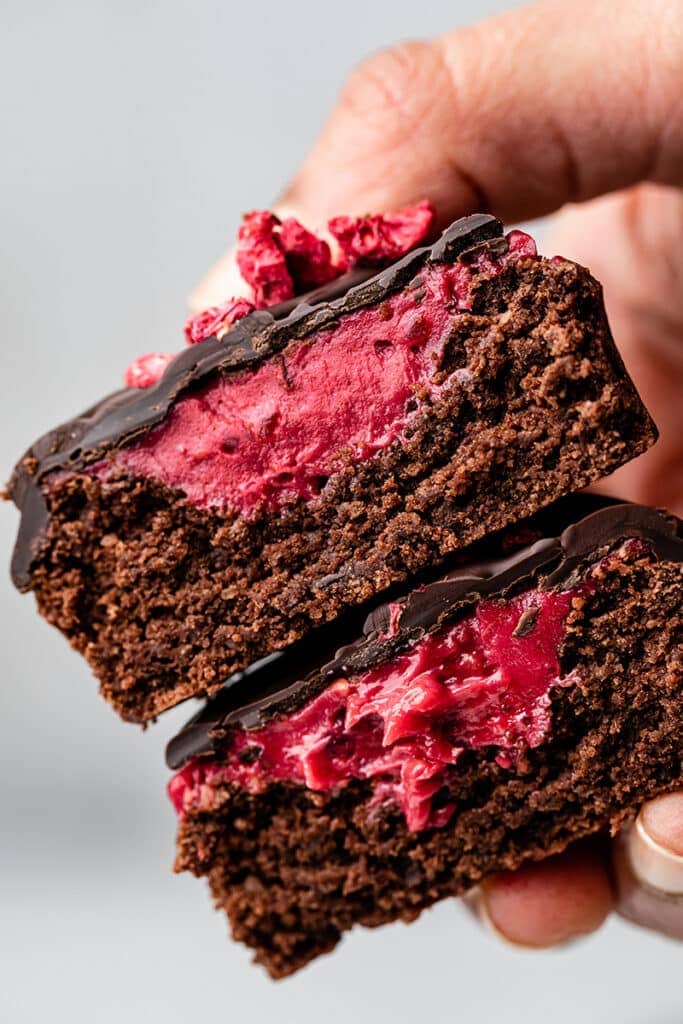 https://earlybrawd.com/wp-content/uploads/2023/02/Raspberry-Brownies-Cookies-6-683x1024.jpg